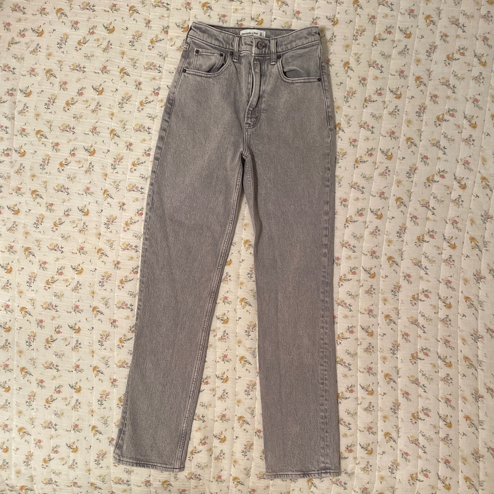 The 90’s Straight Ultra High Rise Abercrombie & Fitch Jeans